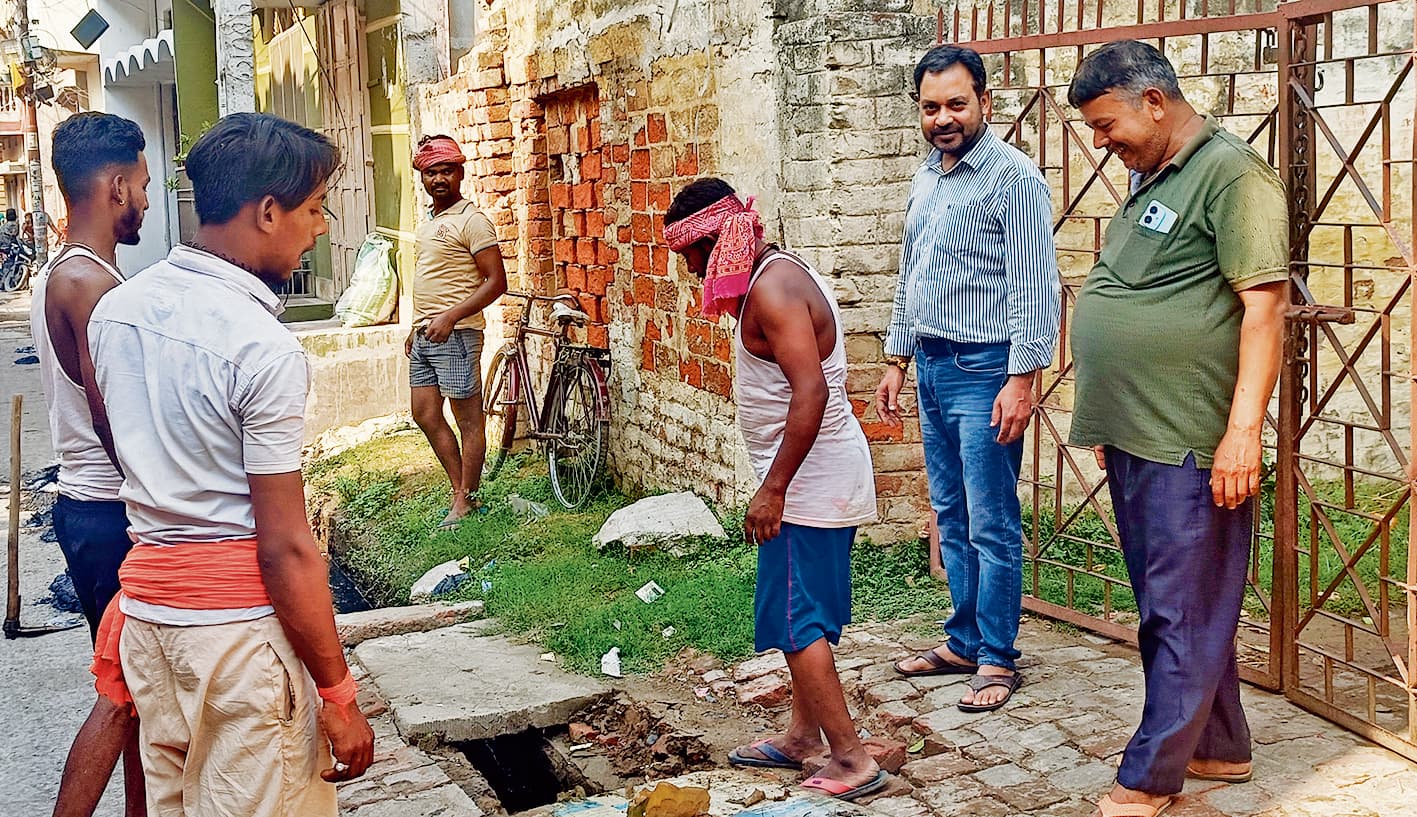 saran news. बूटी मोड़ से गुदरी बाजार तक नालों की सफाई शुरू