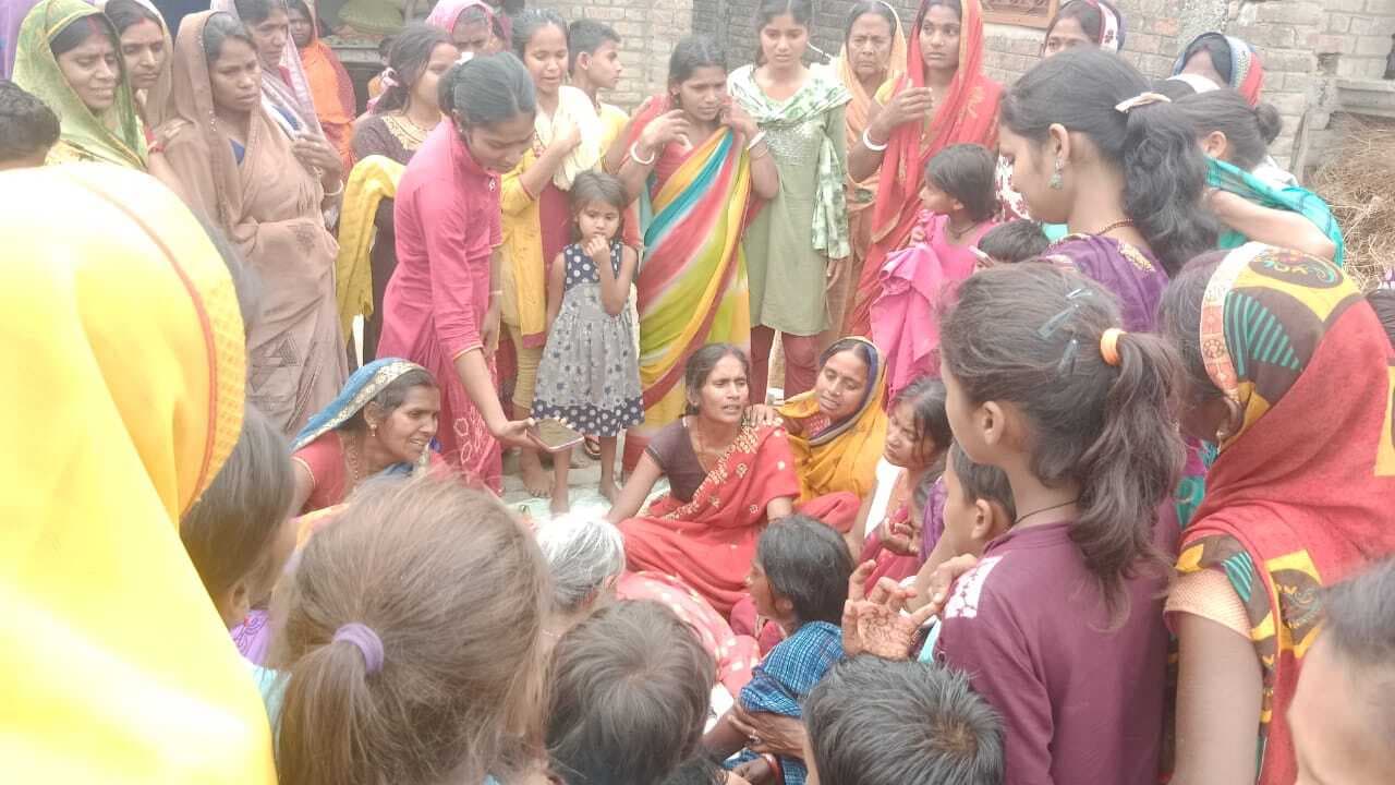 Dog menace in Samastipur: विद्यालय जा रहे दो सगे भाईयों पर कुत्तों ने किया हमला, अभिषेक की गर्दन पकड़ कर खींचता रहा, अस्पताल जाने के दौरान मौत, मची चीख पुकार