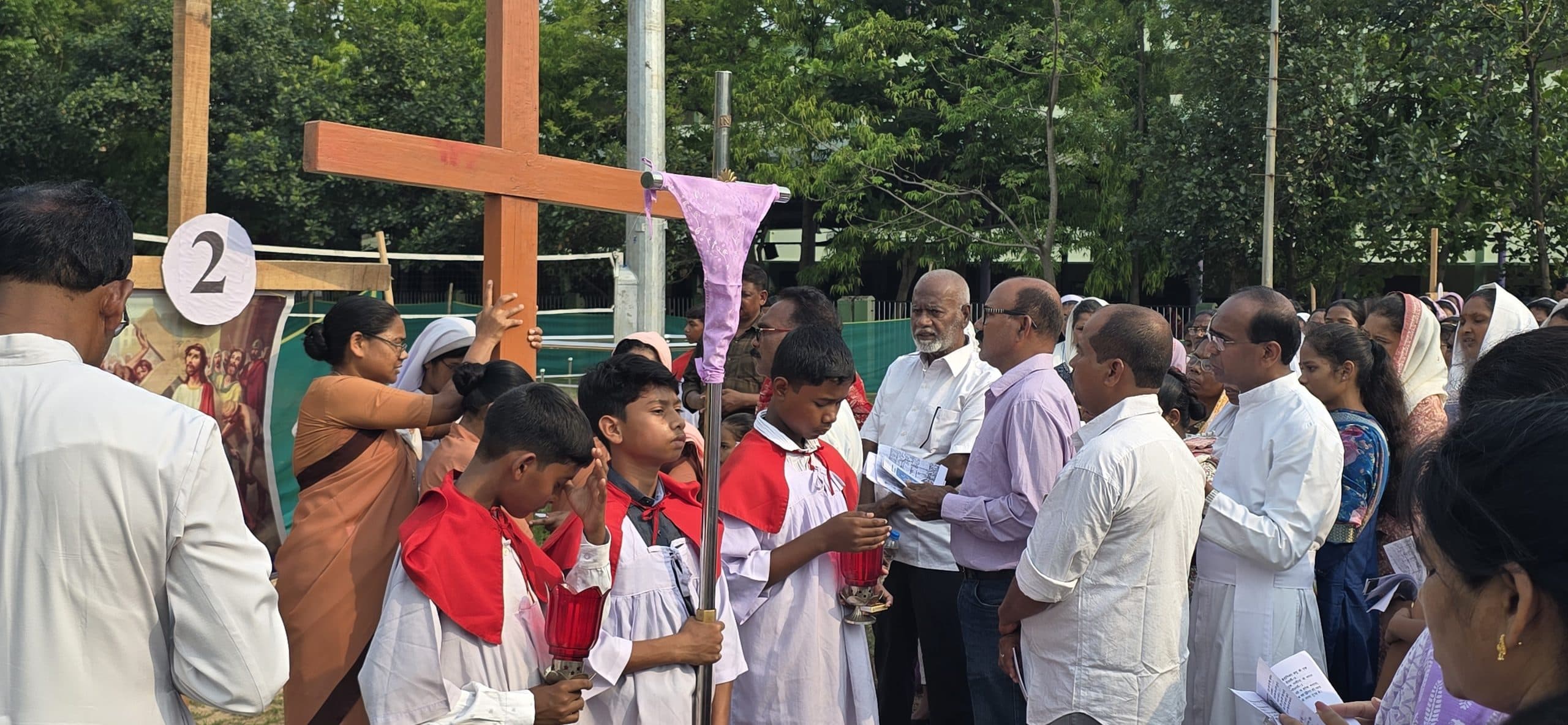 West Singbhum News : मसीही समाज ने यीशु के बलिदान को किया याद