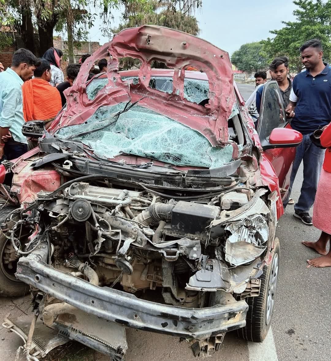 Giridih News : सड़क दुर्घटना में एक युवक की मौत, चार जख्मी