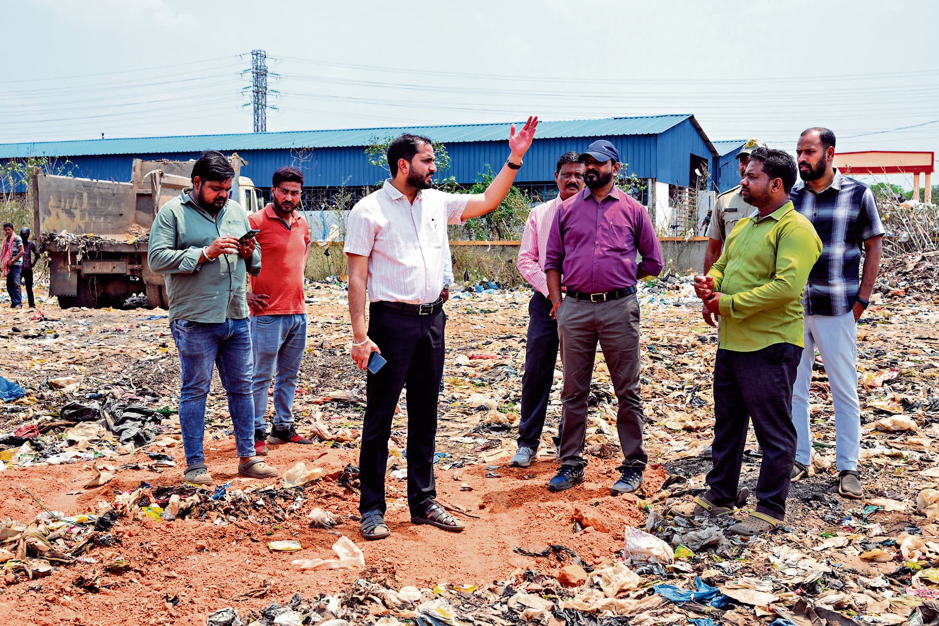 Rourkela News: छेंड एयरपोर्ट के पास से कचरे का पहाड़ साफ करने की प्रक्रिया तेज करने का दिया निर्देश