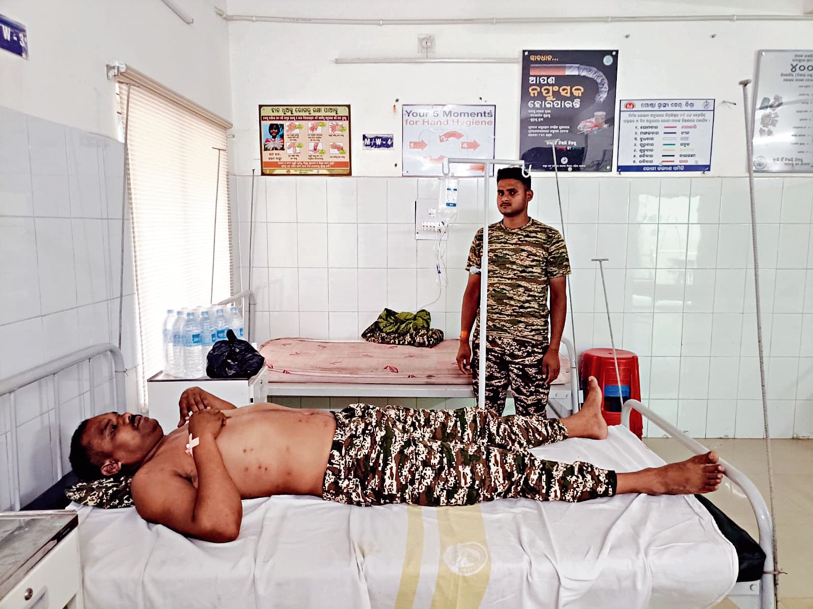 Rourkela News: मधुमक्खी के हमले में घायल साथी को लेकर अस्पताल जा रहे जवान आइइडी ब्लास्ट में बाल-बाल बचे