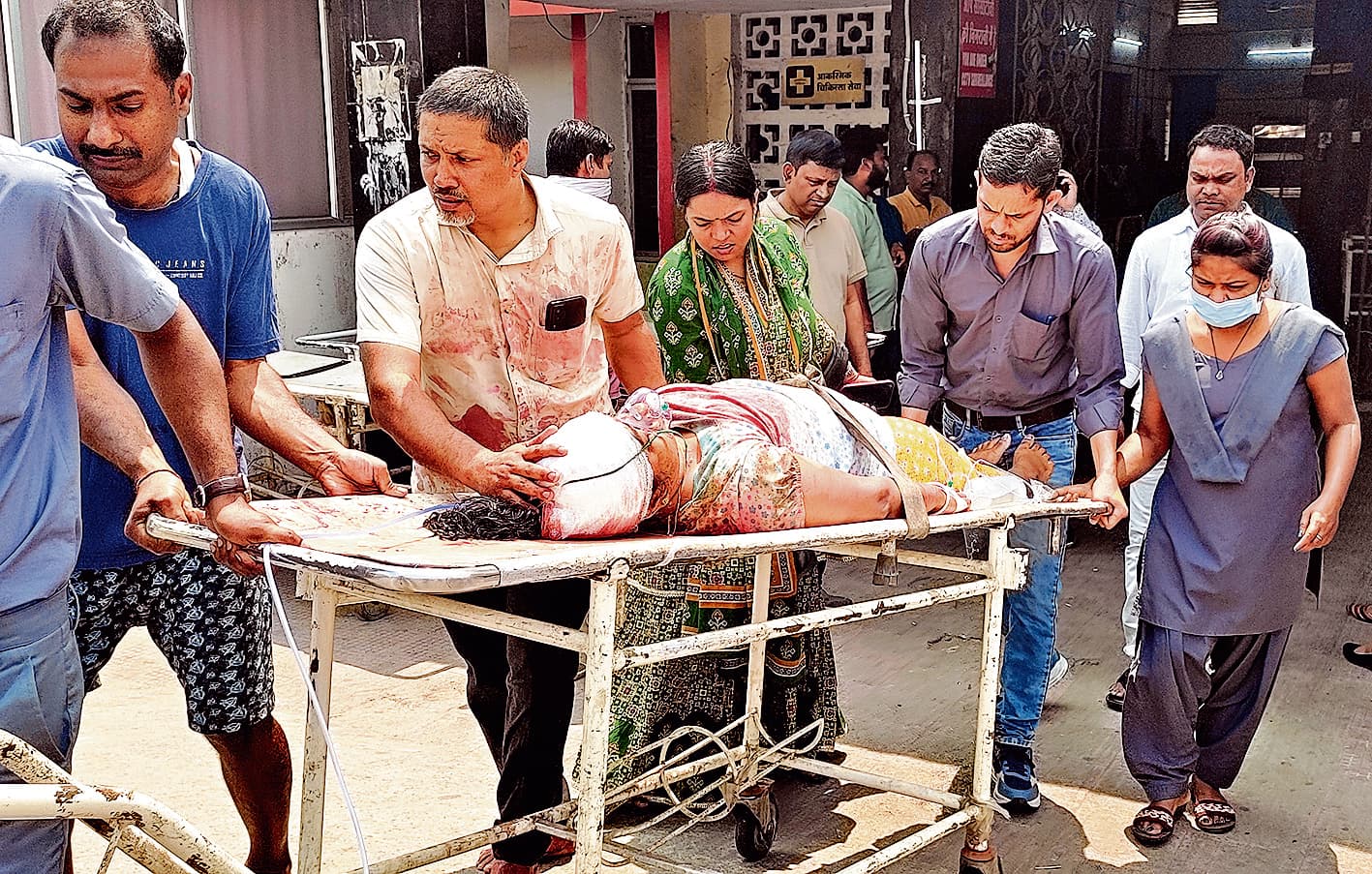 Jamshedpur News : अस्पताल में महिला स्वास्थ्य पदाधिकारी पर हमला, हालत गंभीर, पति संदेह के घेरे में