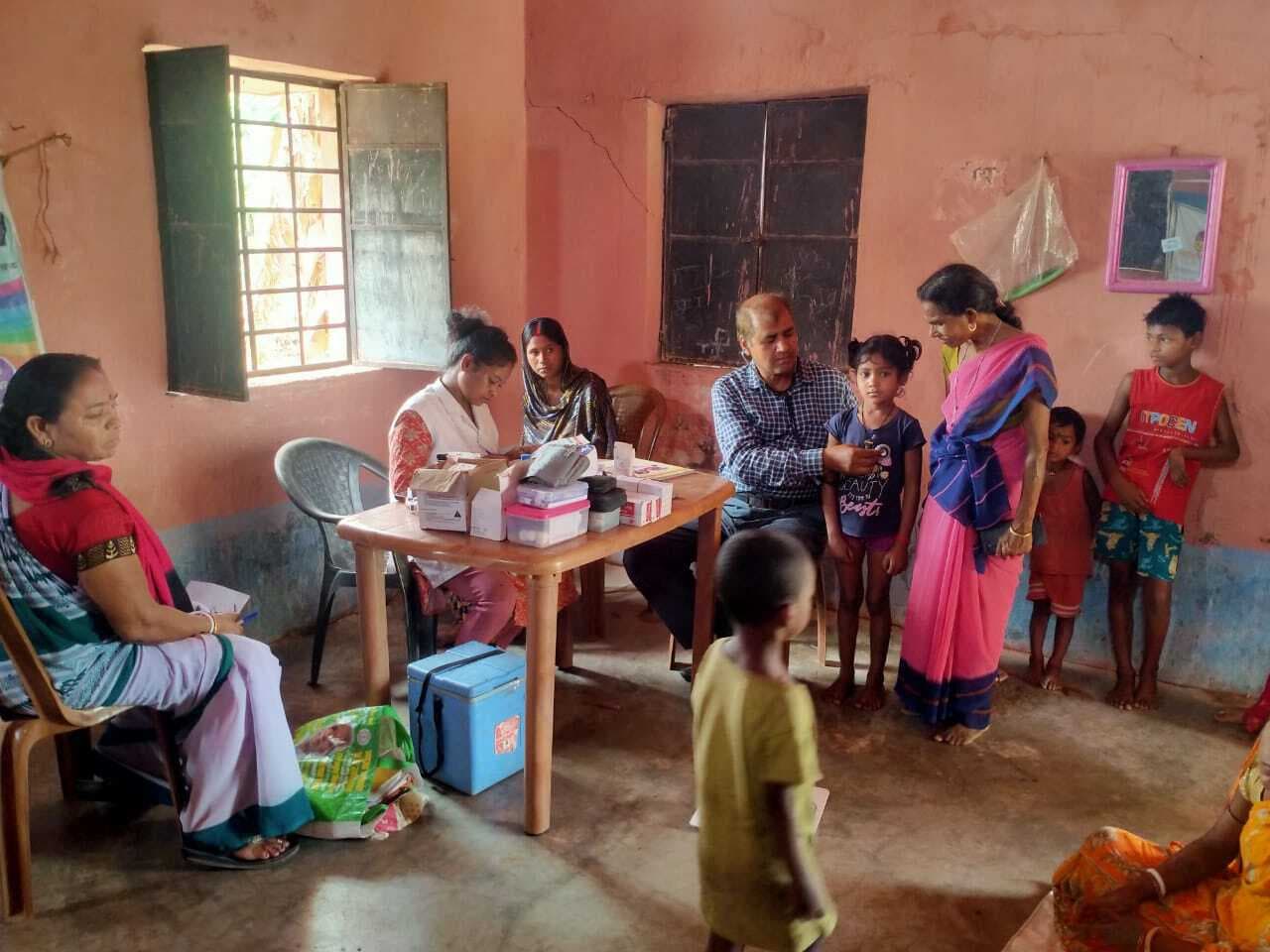 आंगनबाड़ी केंद्र में 54 बच्चों की हुई स्वास्थ्य जांच