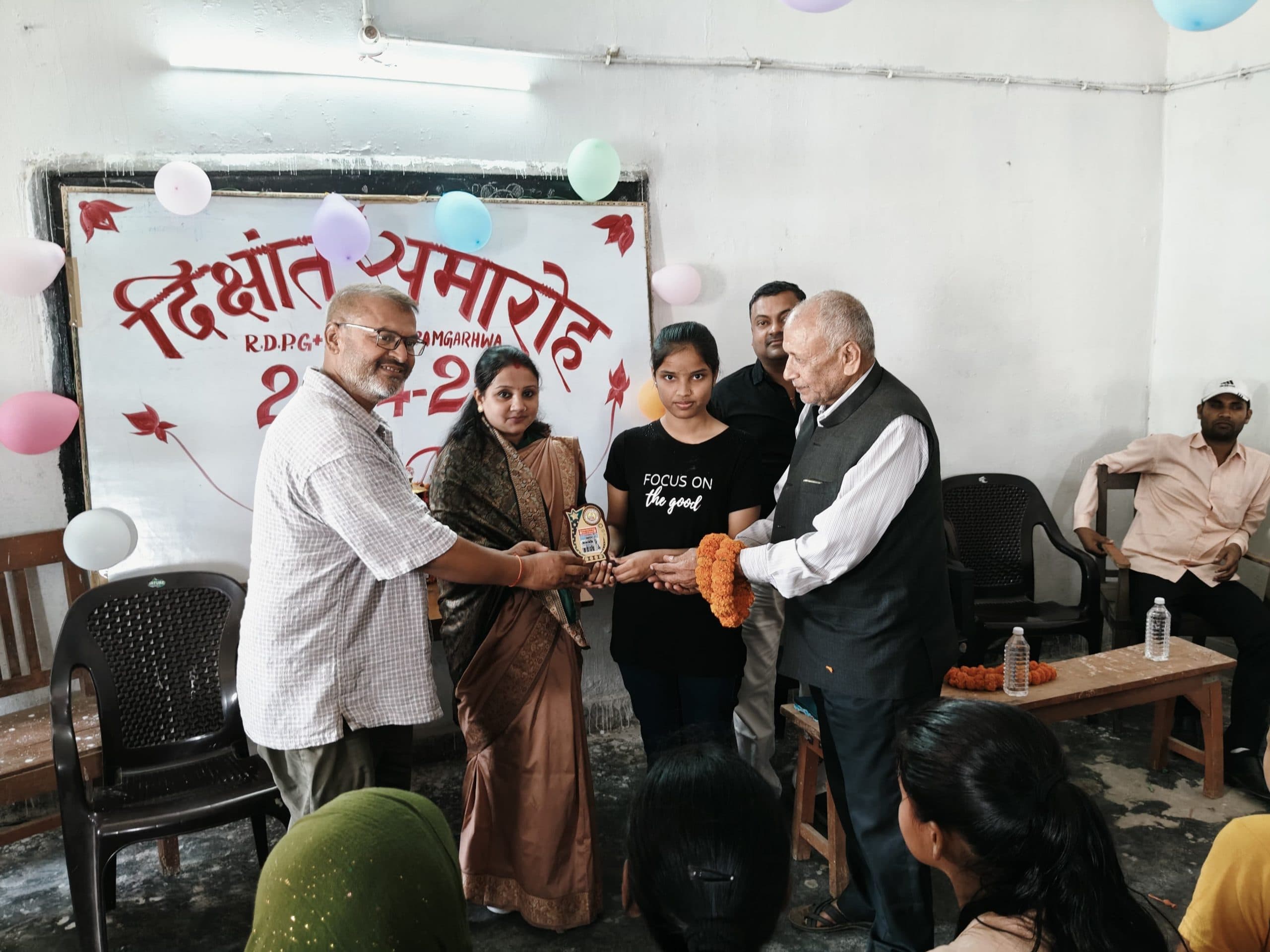 Motihari: उत्कृष्ट प्रदर्शन करने वाली छात्राओं को किया सम्मानित