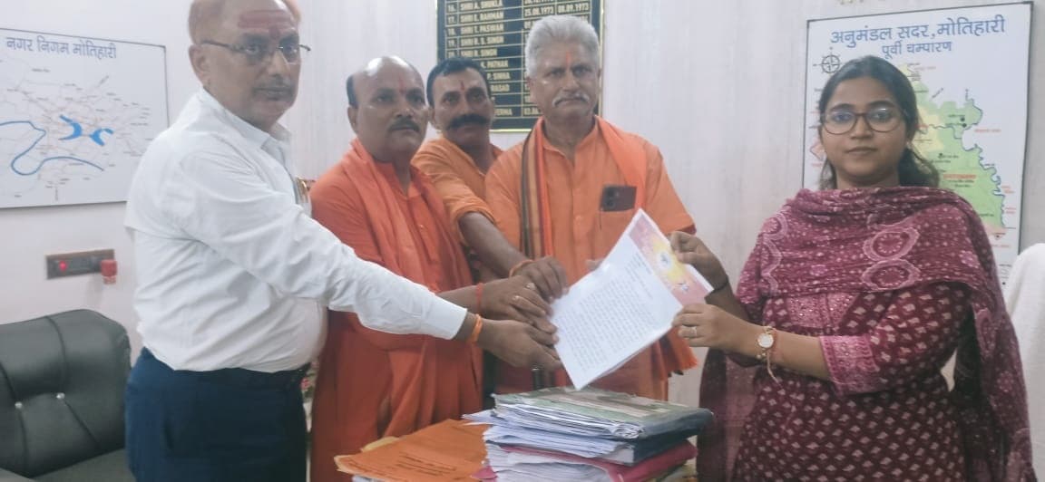 Motihari: विहिप व बजरंग दल ने हिन्दुओं पर हमले के विरोध में निकाला जुलूस