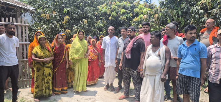 आवास योजना में अनियमितता को लेकर लाभुक होने लगे हैं गोलबंद