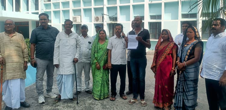 महिला पुलिसकर्मी पर टिप्पणी को ले चंपानगर नपं अध्यक्ष के पति समेत 17 पर प्राथमिकी