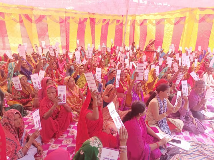 मुख्यमंत्री महिला संवाद कार्यक्रम का हुआ आयोजन, सरकार की ओर से चलायी जा रही योजनाओं की दी गयी जानकारी