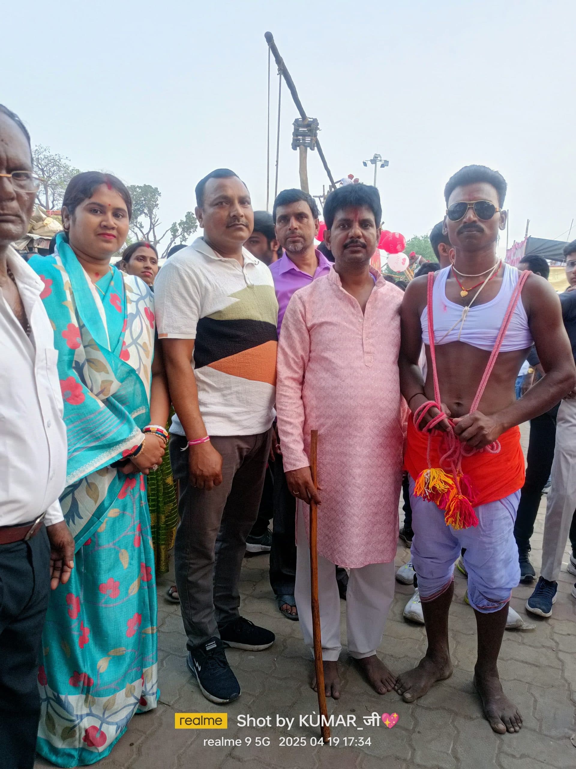 Dhanbad News : परसबनिया के भोक्ता मेला में छऊ नृत्य का आयोजन