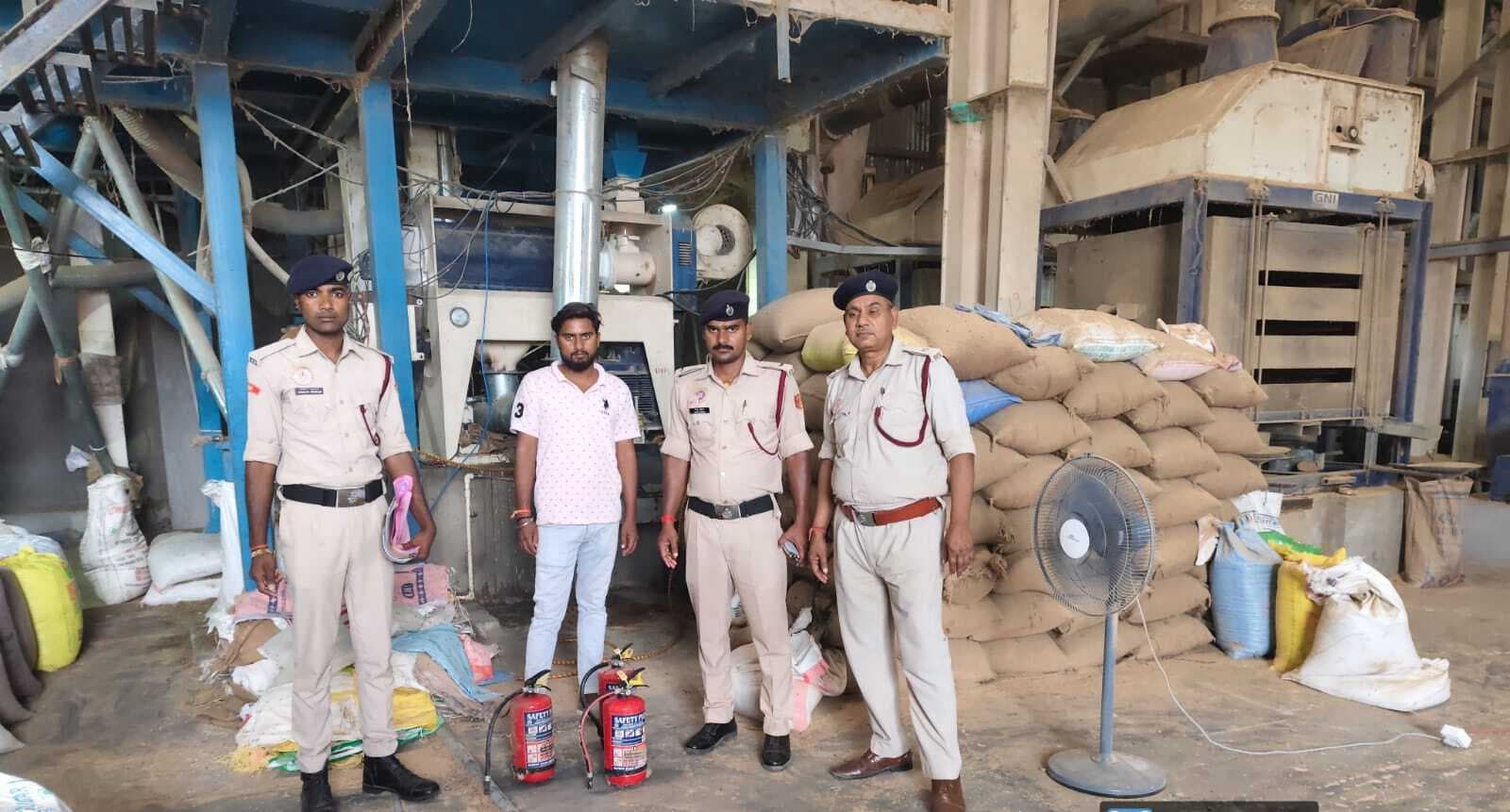 मॉकड्रिल कर अग्निशमन विभाग ने लोगों को किया जागरूक