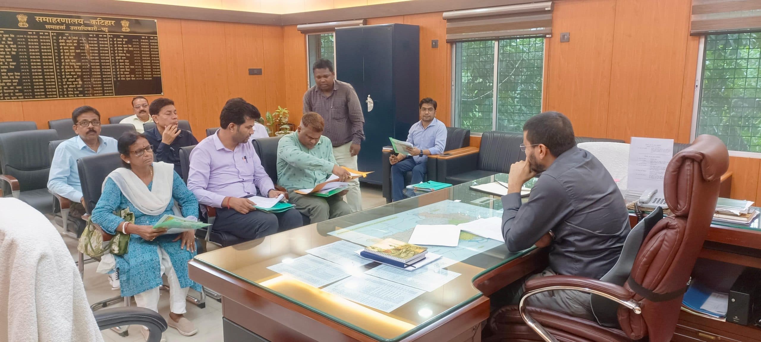 खेतों में फसल अवशेष जलाने पर होगी एफआईआर<bha>;</bha> डीएम