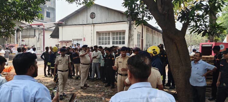 मॉक ड्रिल कर आग से बचाव की दी जानकारी