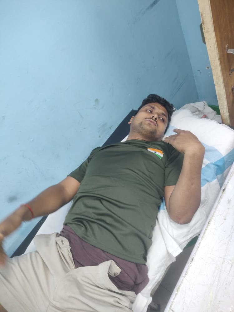 पिकअप ने सड़क पार कर रहे युवक को रौंदा, सासाराम रेफर