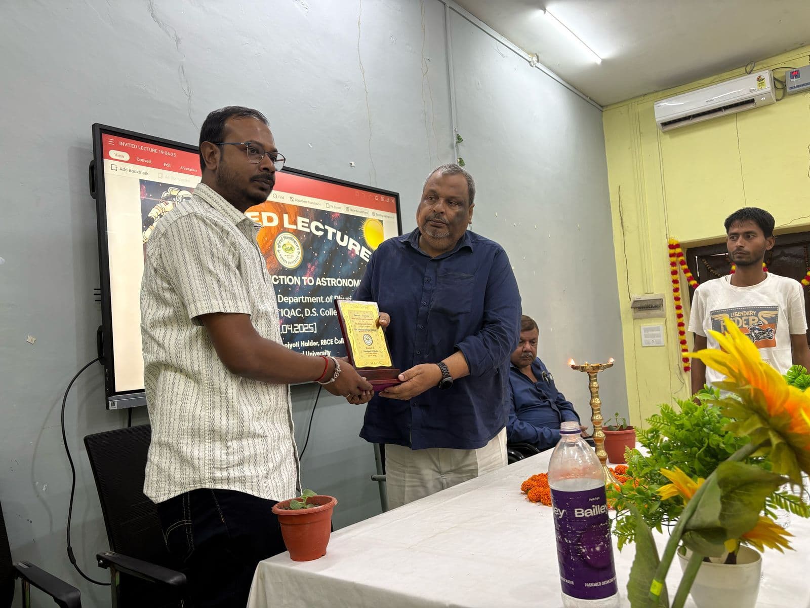 खगोल शास्त्र के संक्षिप्त परिचय विषय पर दिया व्याख्यान