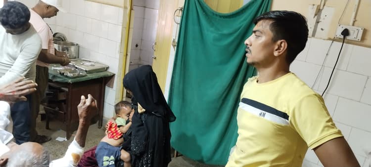 दो बाइकों की भिड़ंत में बच्चा समेत सात लोग घायल