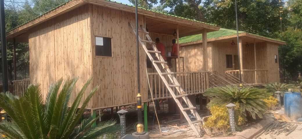 बंबू हाउस पर्यटकों के लिए बना आकर्षण का केंद्र