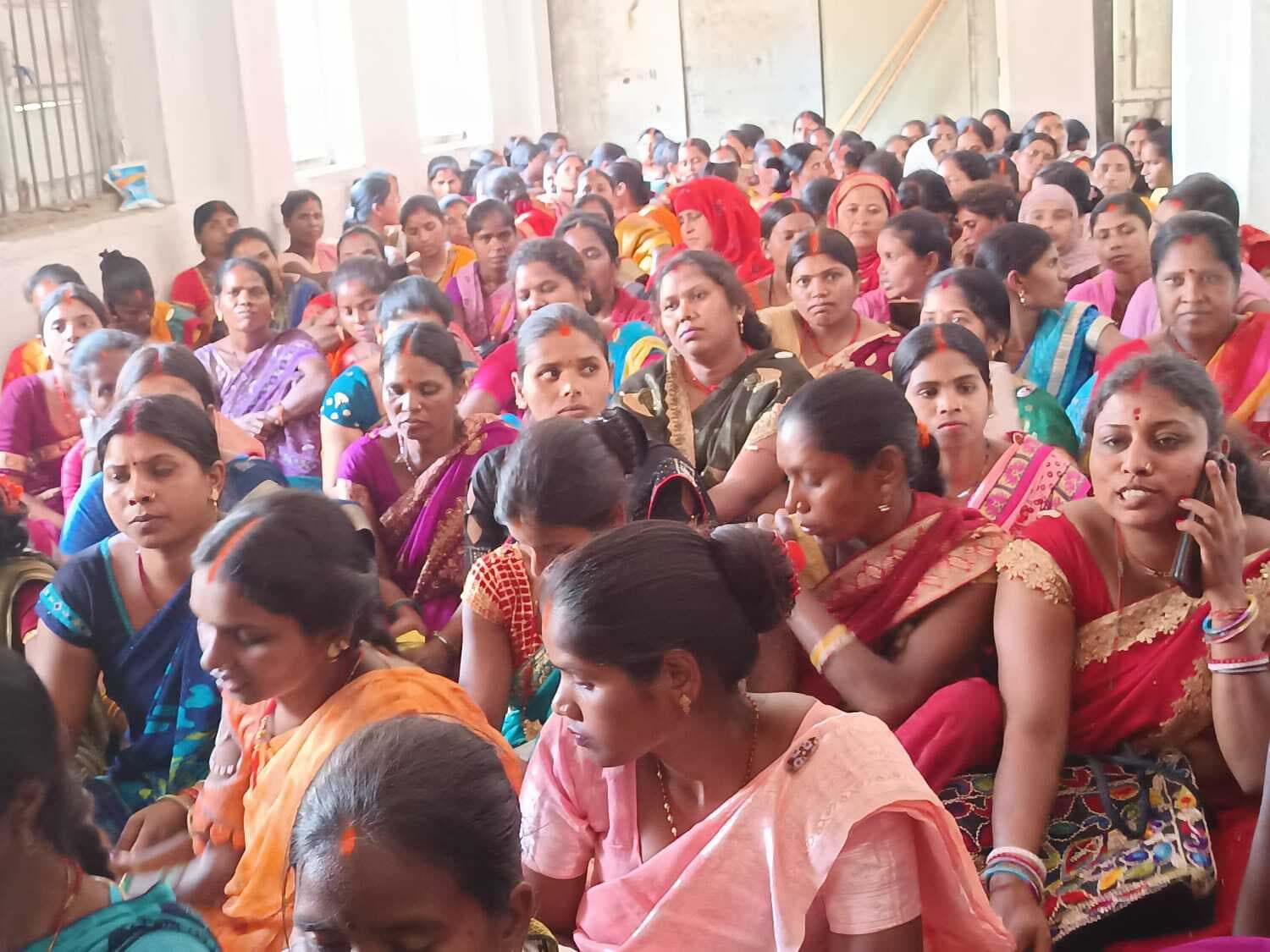 एक वीटी दस महिलाओं को बनायेंगी साक्षर