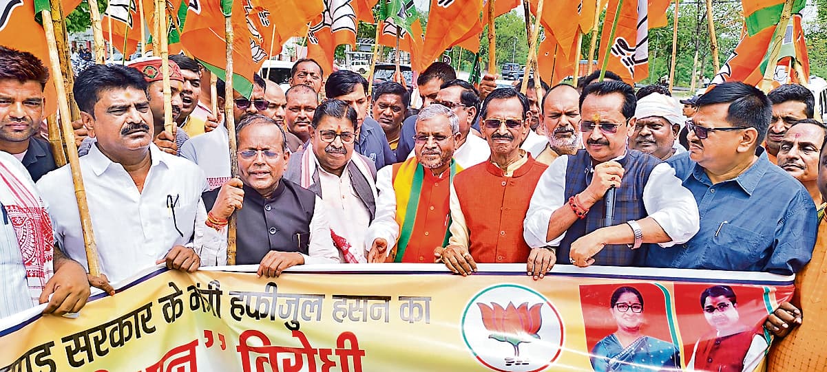 Political news : संविधान का अपमान करने वाले मंत्री को बर्खास्त किया जाये : बाबूलाल