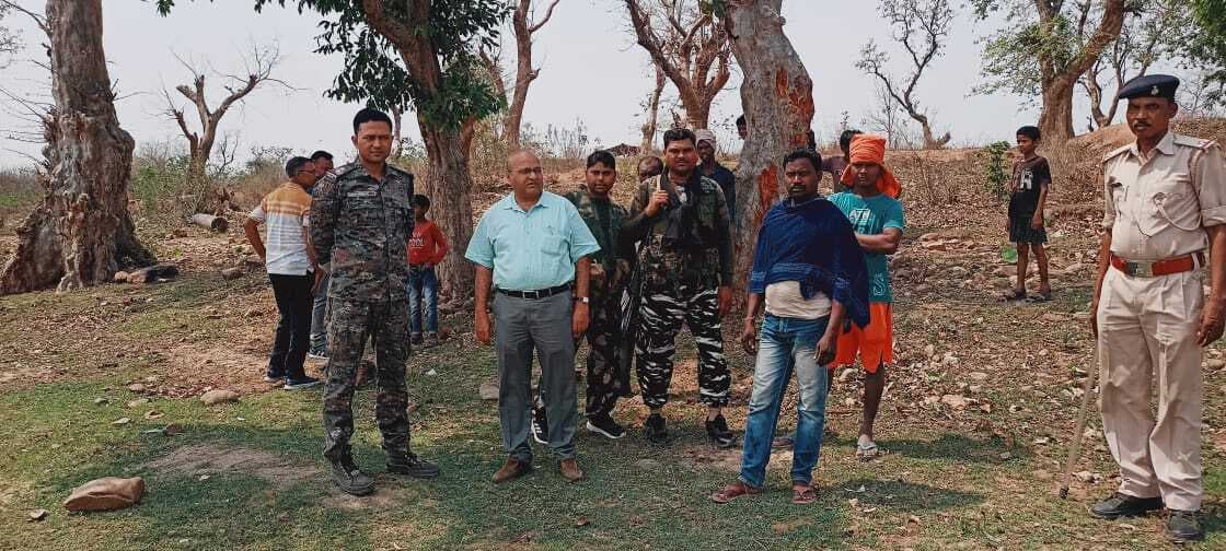 अवैध बालू के खिलाफ सीओ ने की छापेमारी