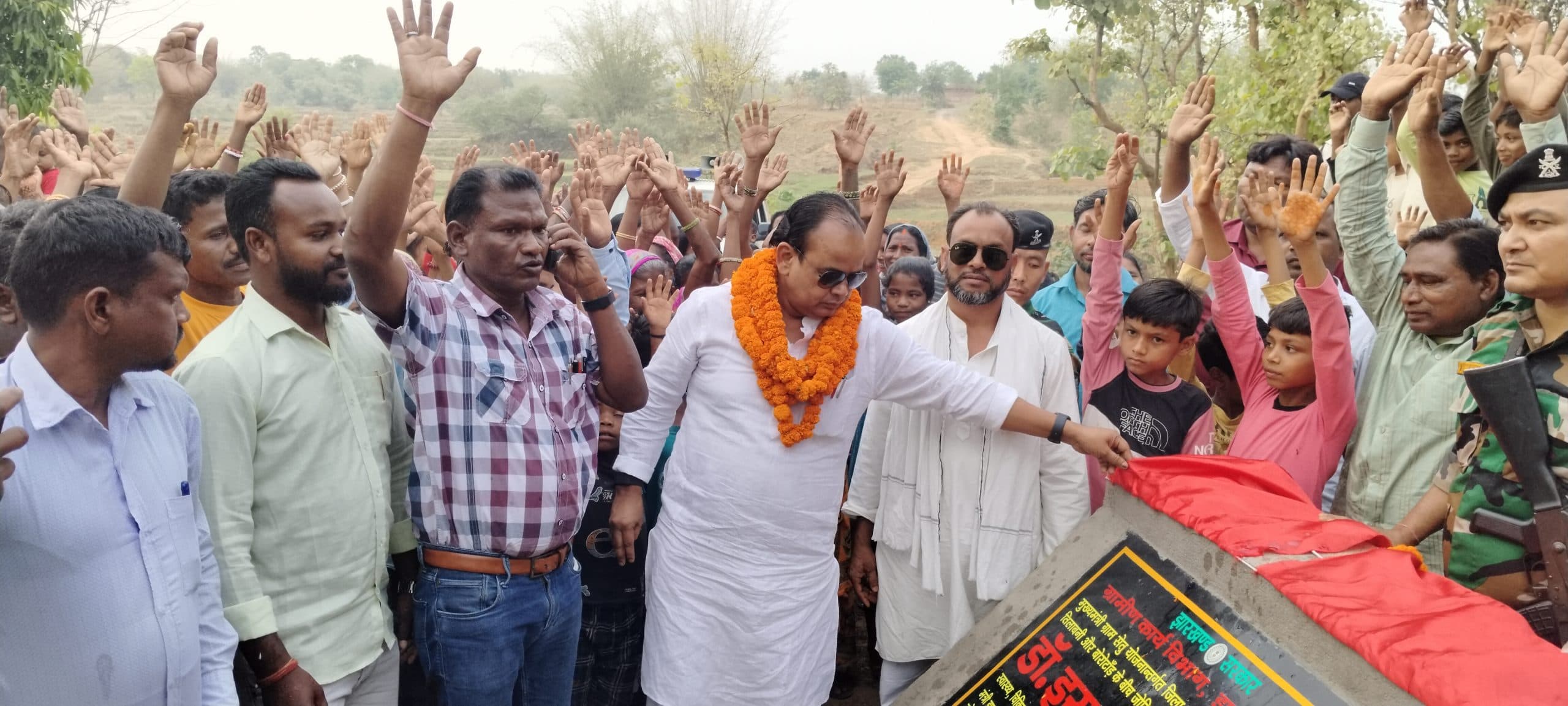 स्वास्थ्य मंत्री ने बाेरोटांड़ में पुल का किया शिलान्यास