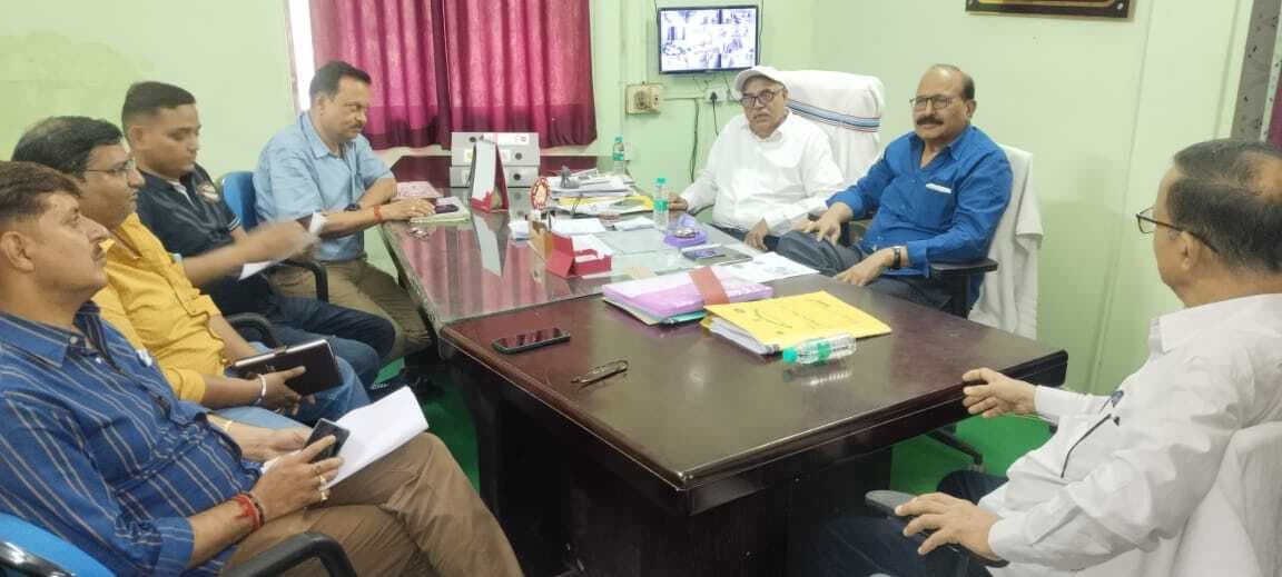 Deoghar news : निदेशक प्रमुख ने स्वास्थ्य सुविधाओं में सुधार करने को लेकर सीएस व चिकित्सकों के साथ की मंत्रणा