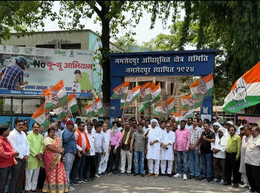 मोहरदा जलापूर्ति योजना में अनियमितता के खिलाफ जेएनएसी में कांग्रेस का प्रदर्शन
