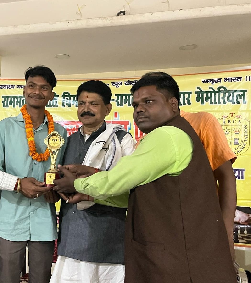 शतरंज प्रतियोगिता में प्रथम शुभम, द्वितीय हर्षवर्धन व तृतीय स्थान पर रहा शिवप्रिय