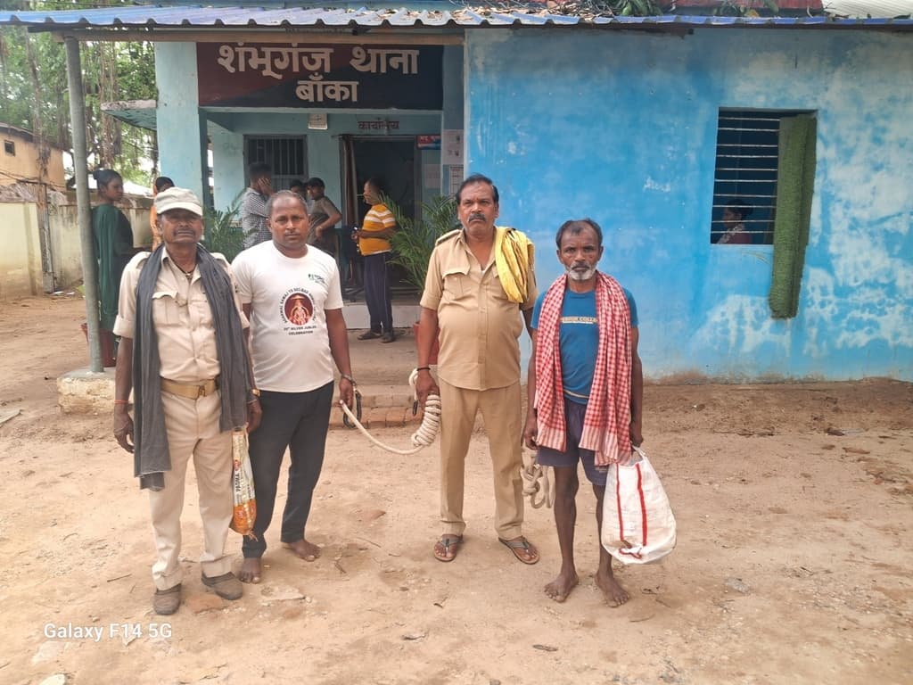 वारंटी को पुलिस ने किया गिरफ्तार