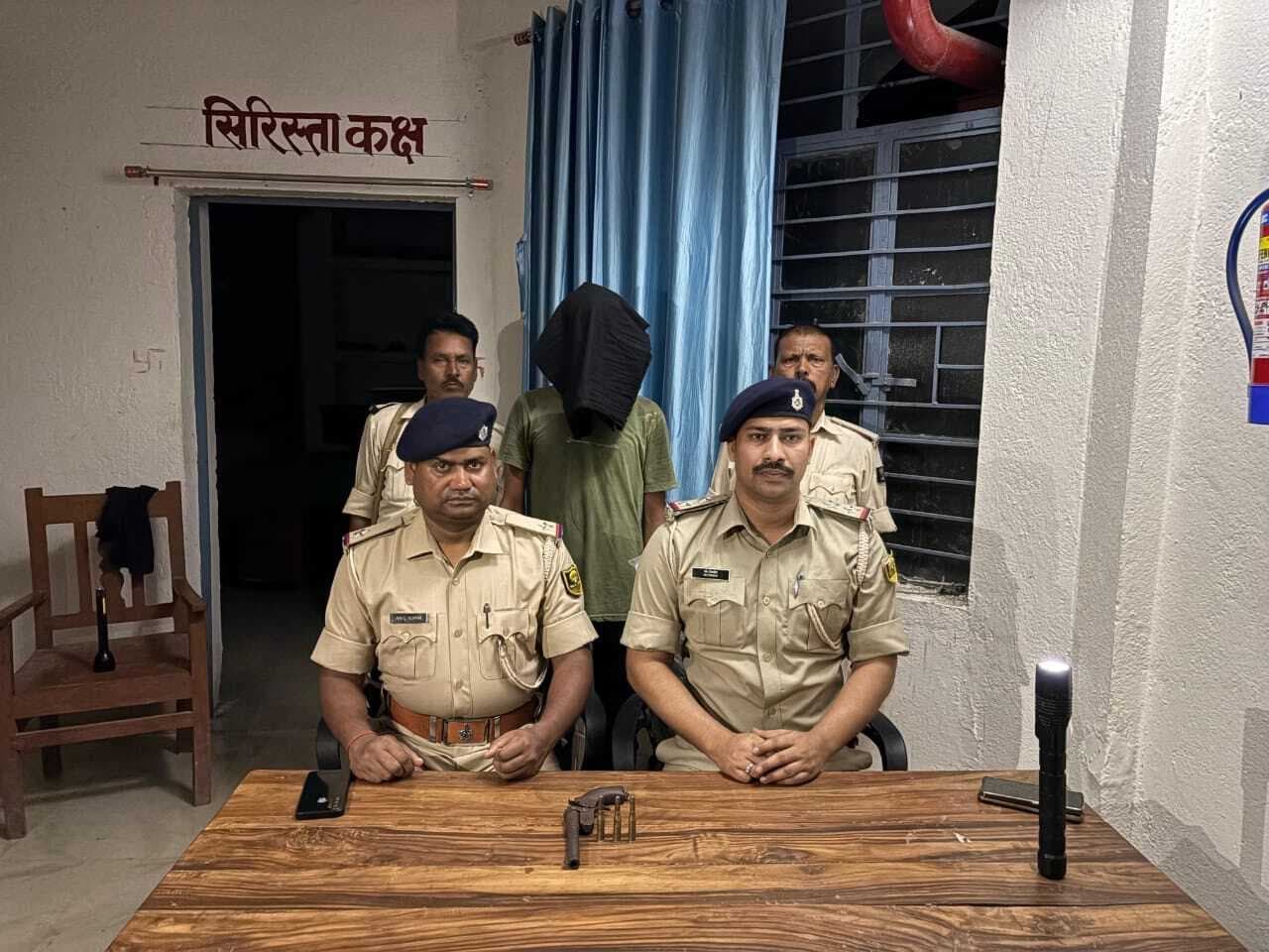 मड़ैया में कट्टा व कारतूस के साथ युवक गिरफ्तार