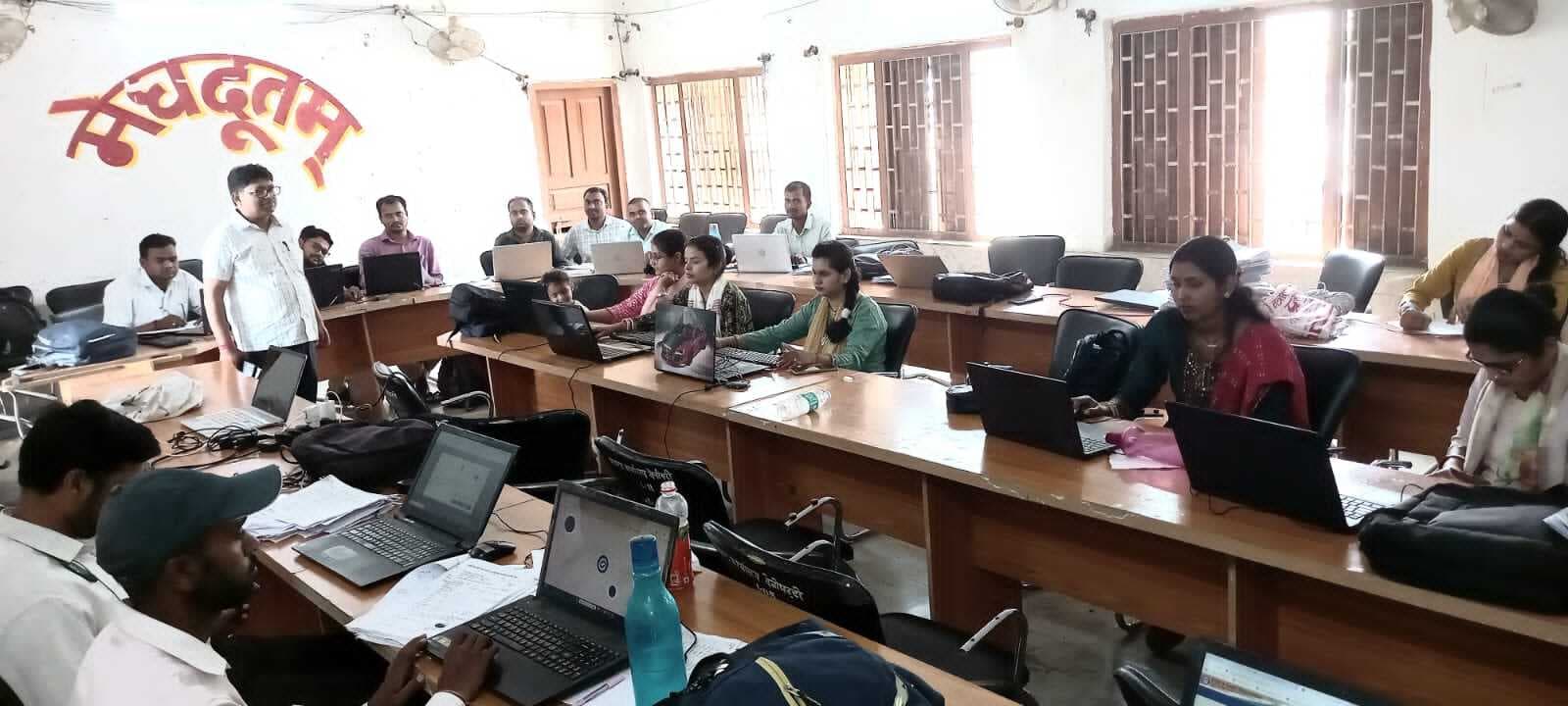 Madhubani News : पीएम आवास योजना के सर्वेक्षण के बाद पोर्टल पर अपलोड करने का कार्य शुरू