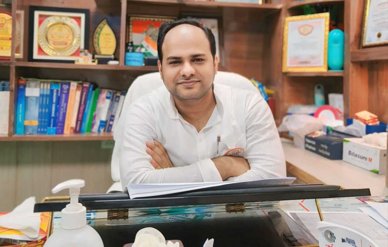 Madhubani News : विश्व लीवर दिवस पर रामशिला हॉस्पिटल में एक सौ मरीजों की हुई फाइब्रो स्कैन की जांच