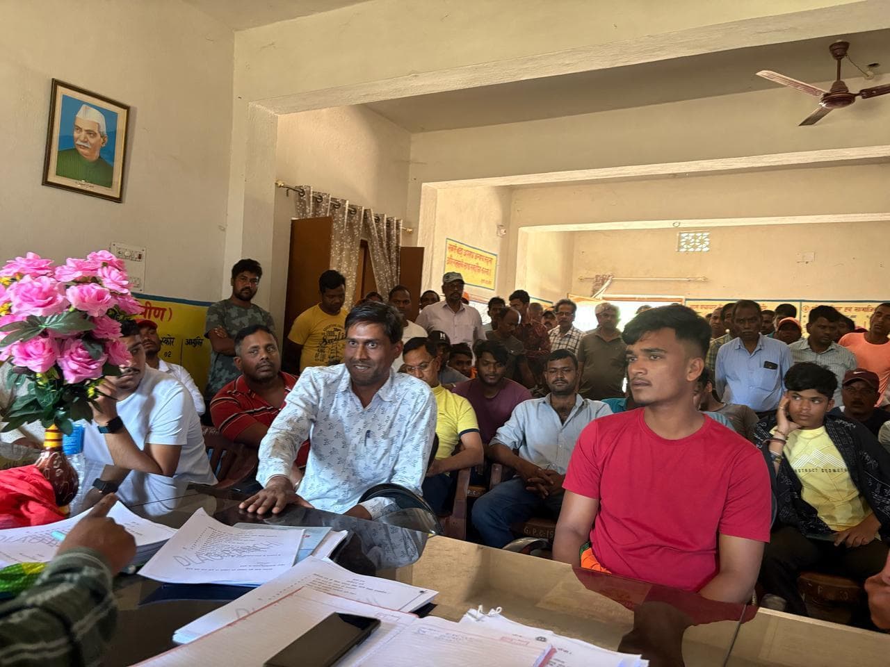 उचित मुआवजा मिलने पर ही देंगे जमीन ग्रामीण