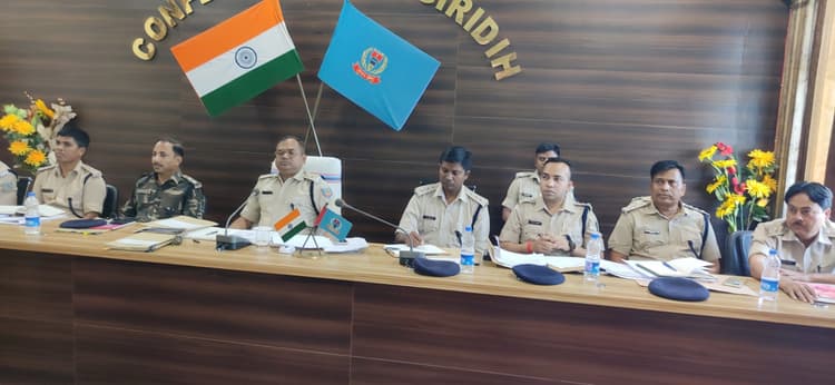 Giridih News :नशा व साइबर क्राइम को ले बरतें विशेष सतर्कता : एसपी