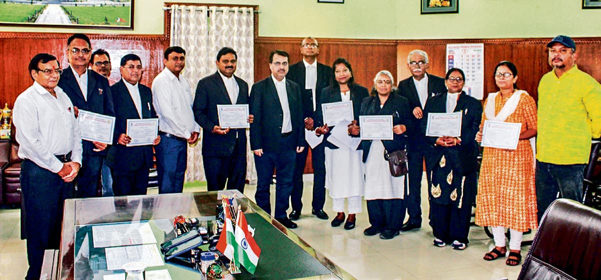 Jamshedpur news. 11 मेडिएटर्स को मिला उत्कृष्टता प्रमाण पत्र