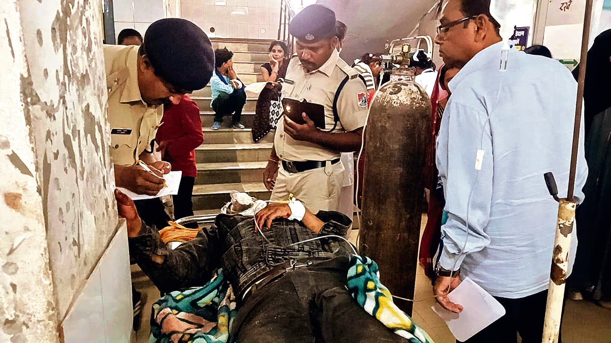 Hajipur News : ट्रेन की चपेट में आने से युवक घायल, सदर अस्पताल में भर्ती