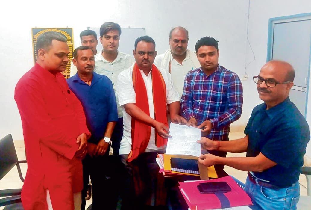 पश्चिम बंगाल में बढ़ती हिंसा के विरोध में विश्व हिंदू परिषद ने सौंपा ज्ञापन