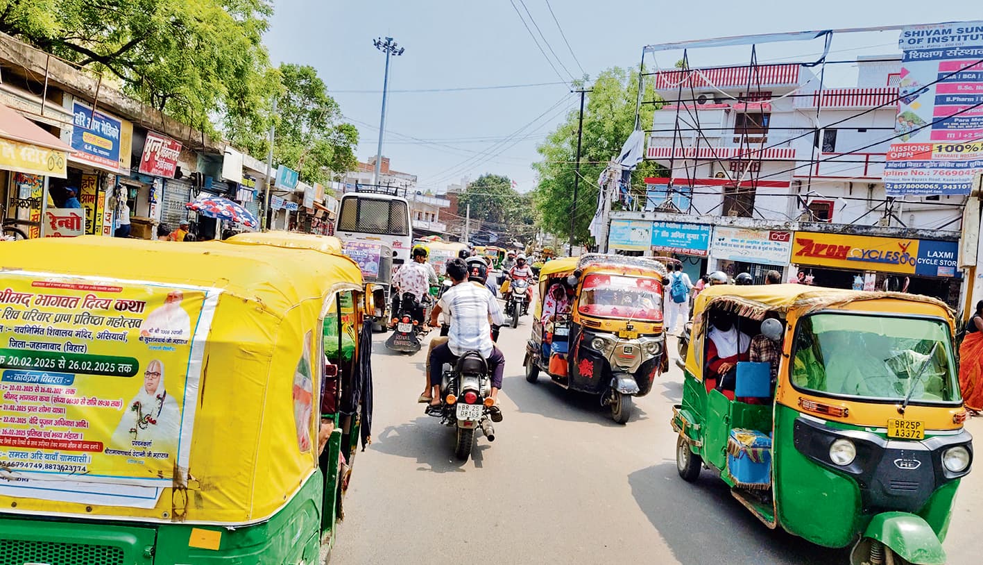 शहर में बड़े वाहनों का बोझ कम होने के बाद भी ट्रैफिक व्यवस्था में नहीं हो रहा सुधार
