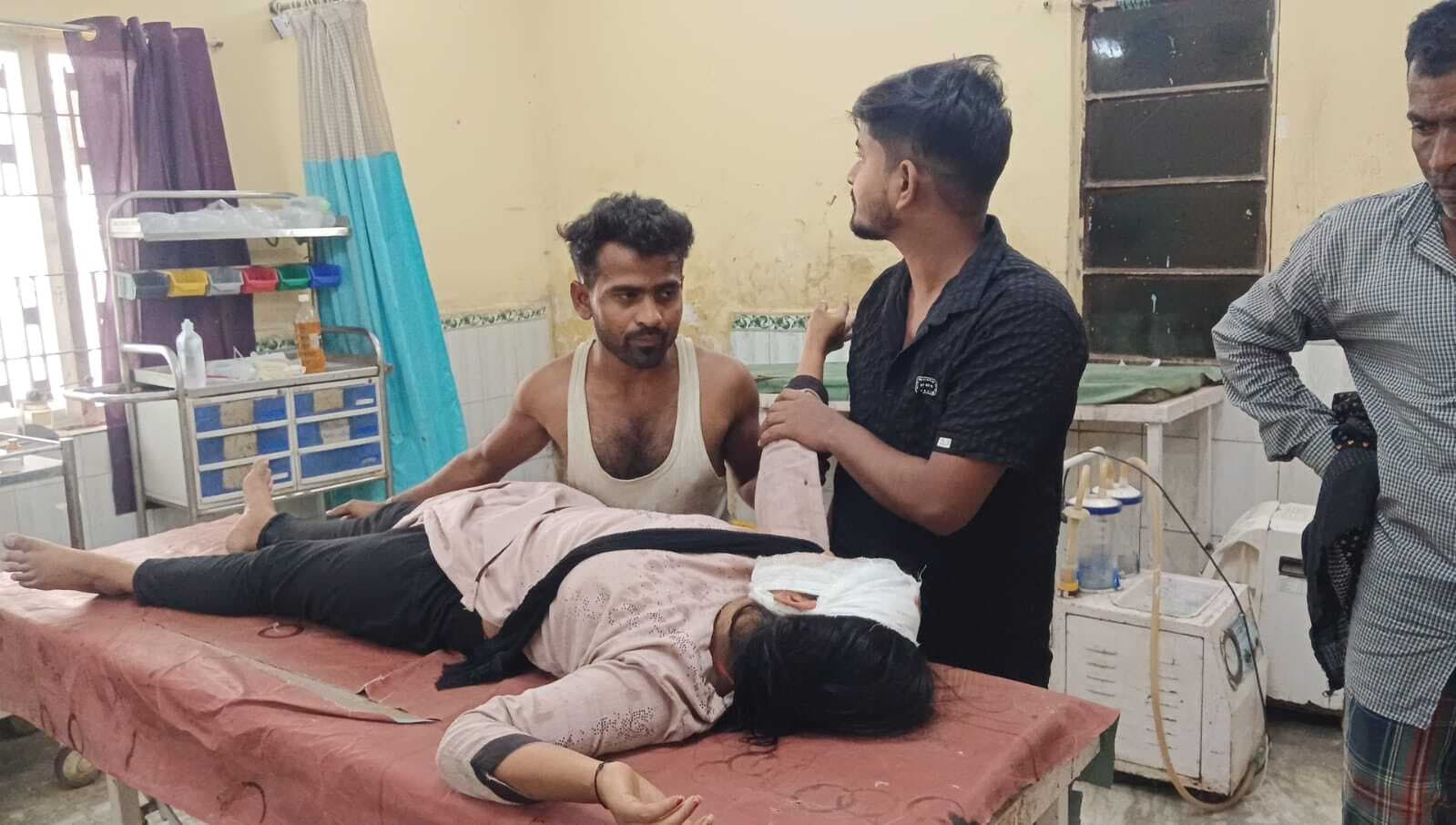 सलेमपुर घाट में भूमि विवाद में मां-बेटी समेत तीन लोग घायल