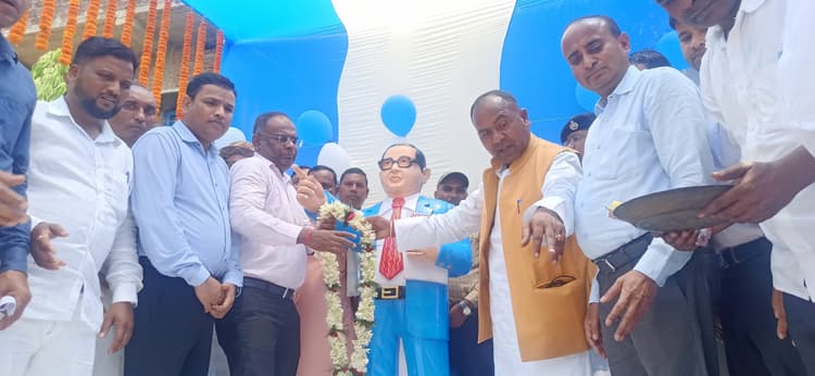 भारतरत्न बाबा साहेब की प्रतिमा का कल्याण छात्रावास में हुआ अनावरण