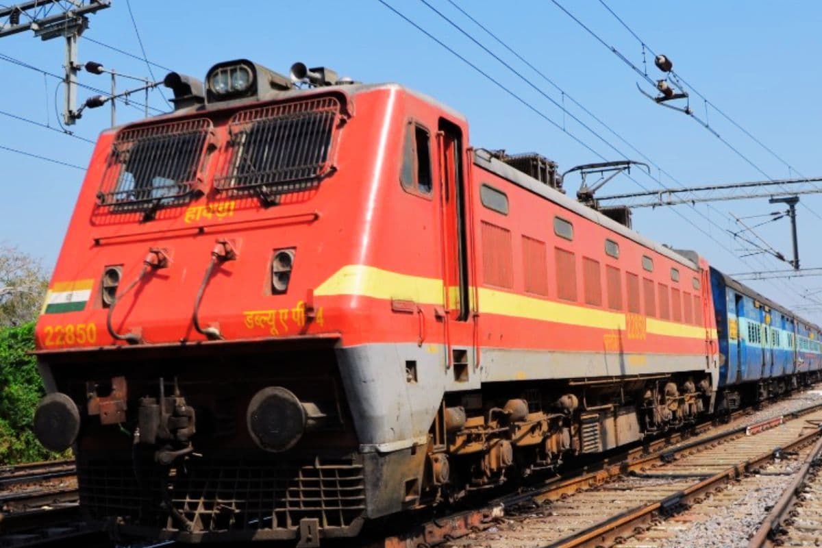 Ranchi news : चक्रधरपुर रेल मंडल में ब्लॉक के कारण नौ ट्रेनें रद्द रहेंगी