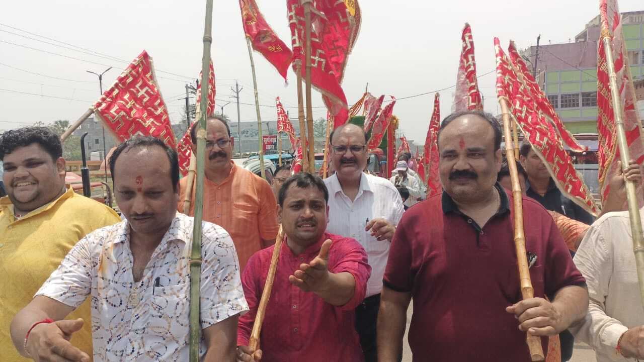 खाटू श्याम भजन को लेकर निकाली शोभायात्रा