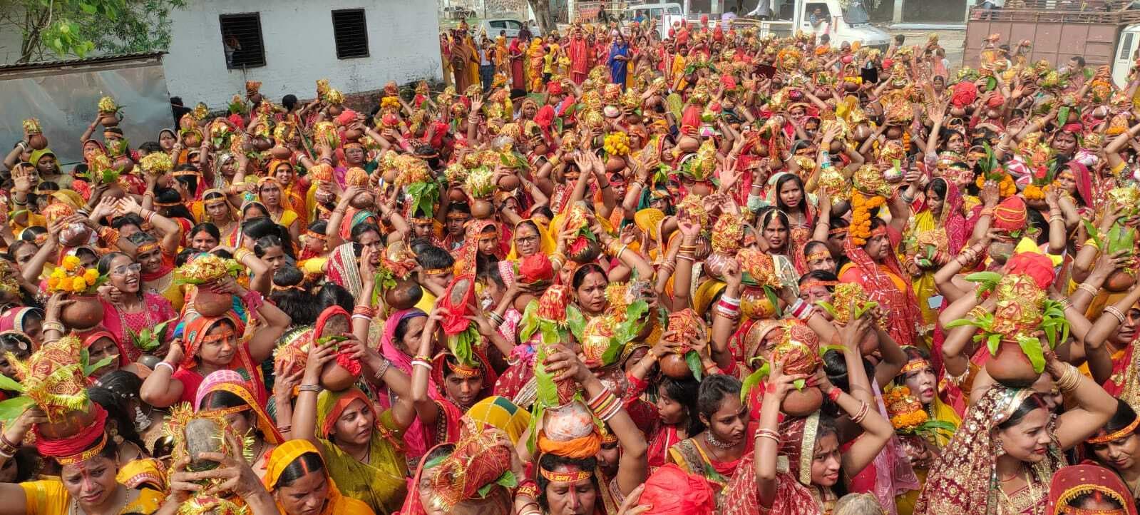 शिव महापुराण को लेकर 21 सौ कन्याओं ने निकाली भव्य कलश यात्रा