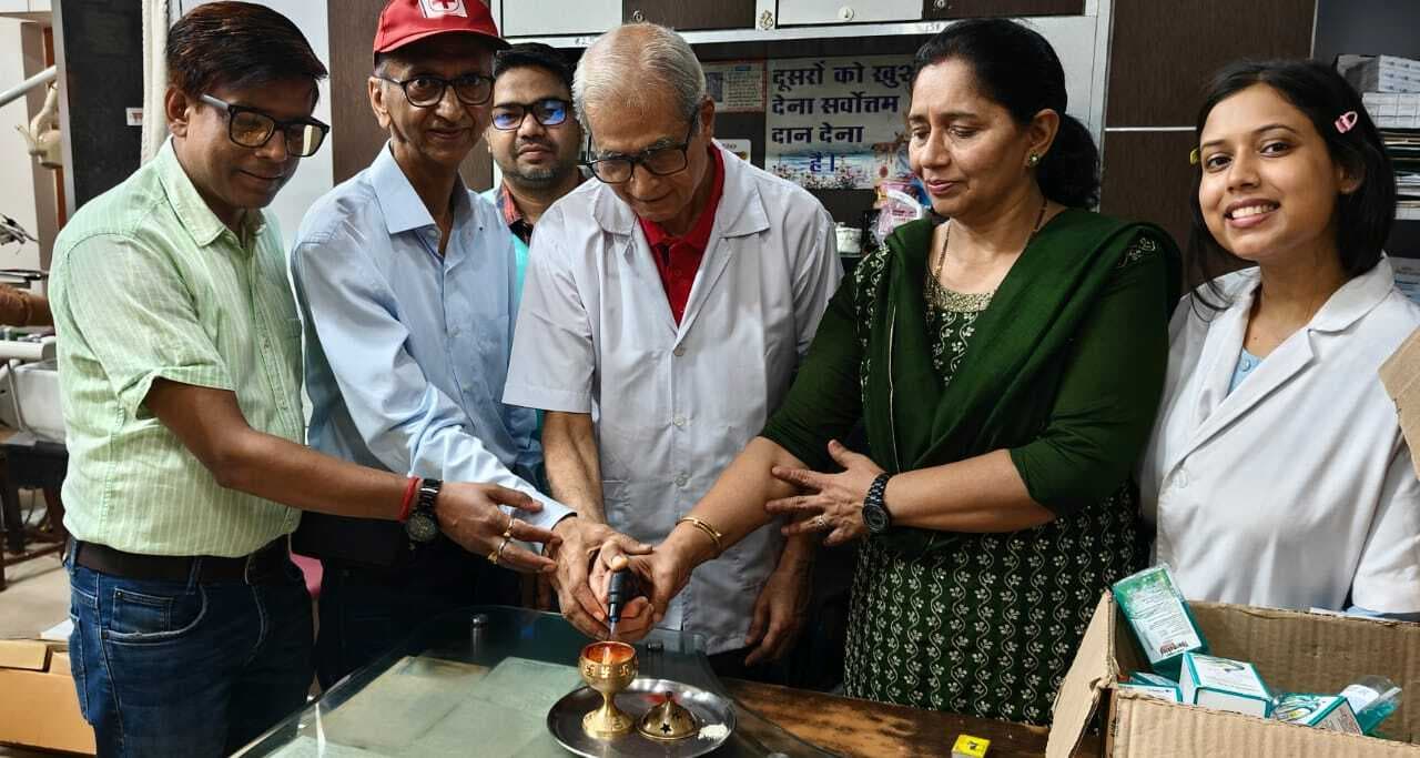 रेडक्रांस शिविर में 100 लोगों की हुई जांच