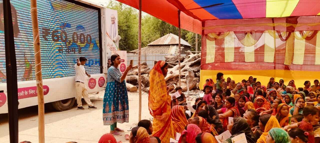 महिला संवाद में योजनाओं की दी गयी जानकारी