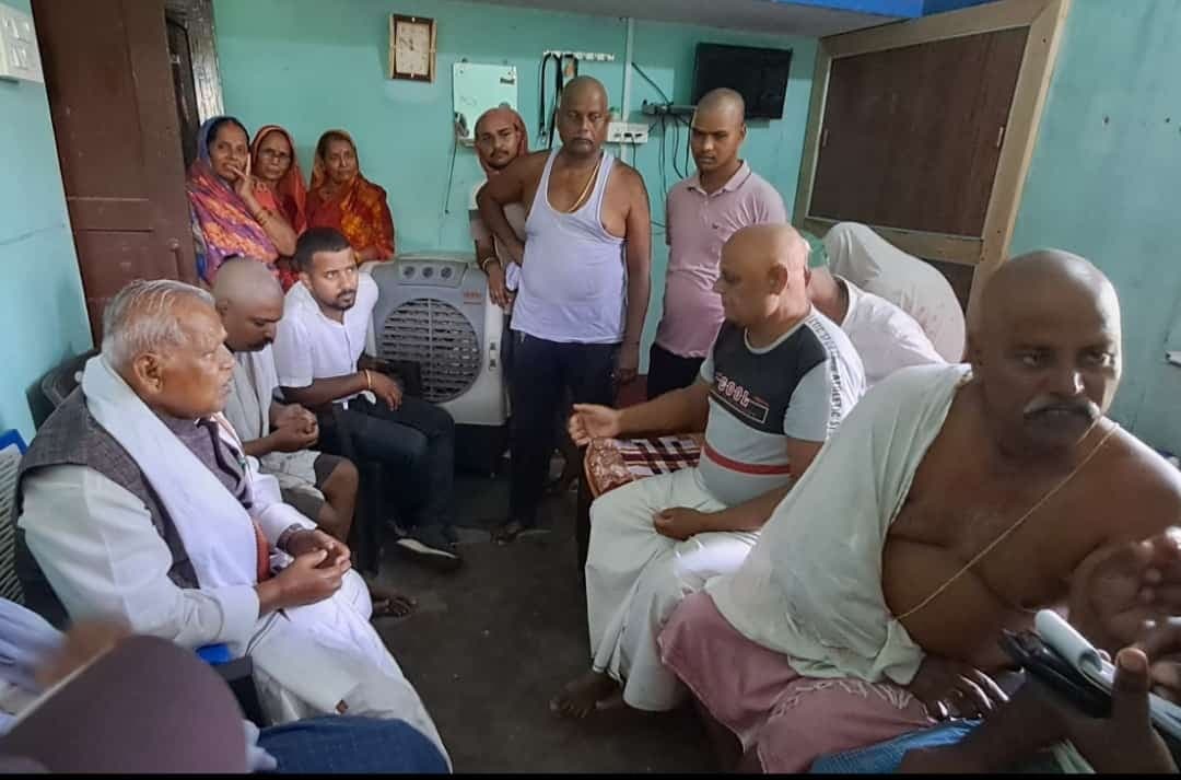 केंद्रीय मंत्री पहुंचे शाहबाजपुर गांव, स्मृति द्वार बनाने की घोषणा