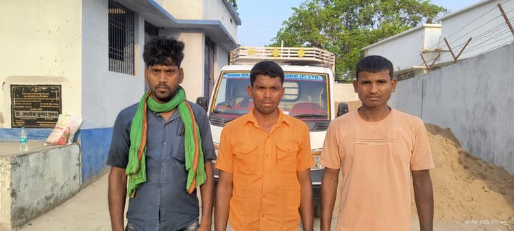बैकुंठपुर में पिकअप के धक्के से मछली कारोबारी की मौत