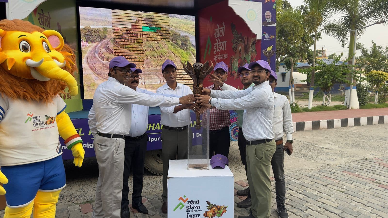 खेलो इंडिया यूथ गेम्स 2025: सुपौल में टॉर्च रैली का भव्य स्वागत