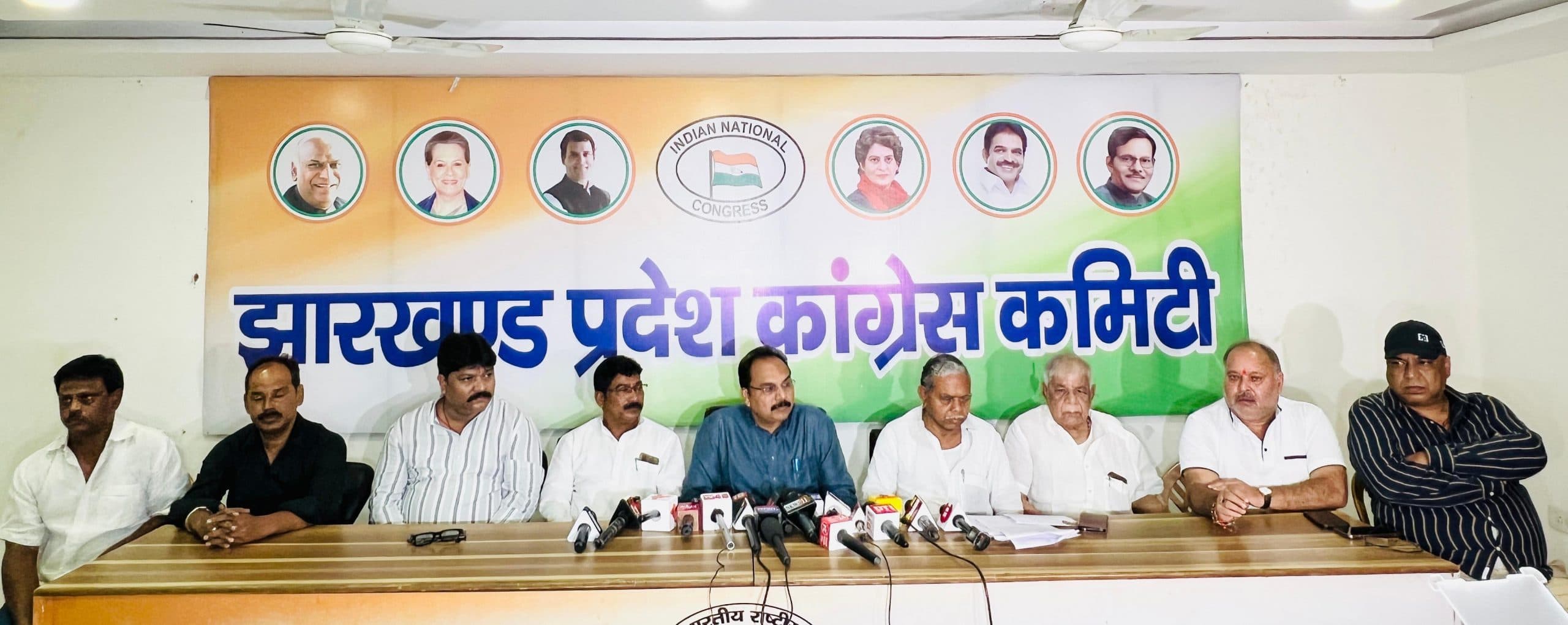 Political News : सांसद ने न्यायपालिका का अपमान किया, अब संवैधानिक संस्था को डरा-धमका रहे : कांग्रेस