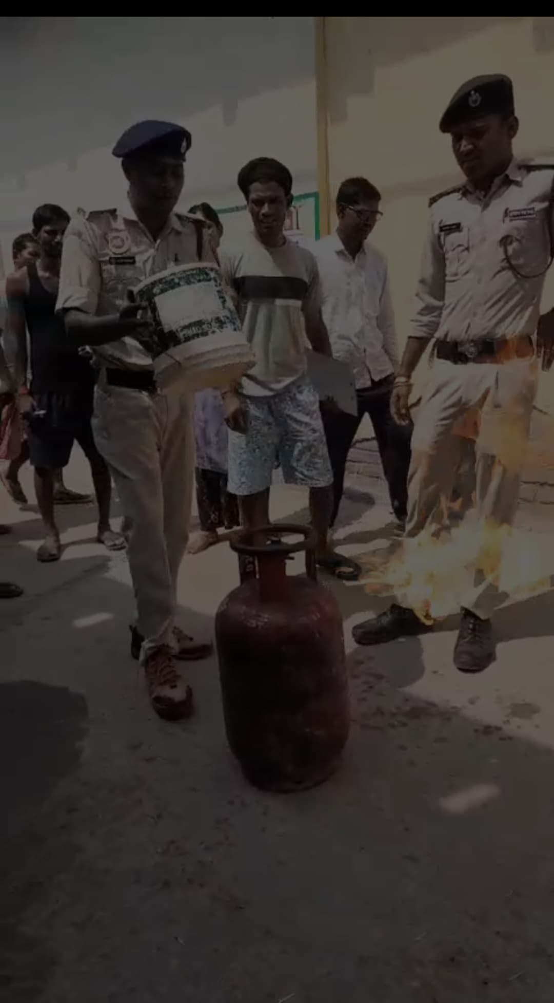 मॉकड्रिल कर अग्निशमन विभाग ने ग्रामीणों को किया जागरूक